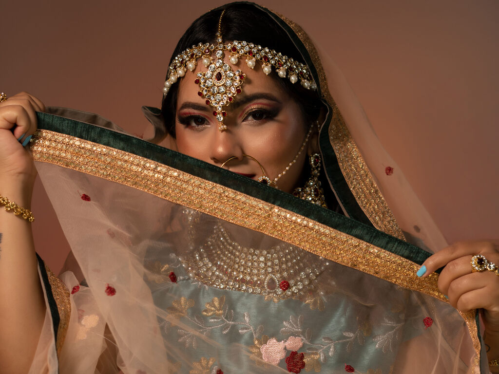 AnoukChopra></p>

       
    </div>
    </div>
</div>
<div class=